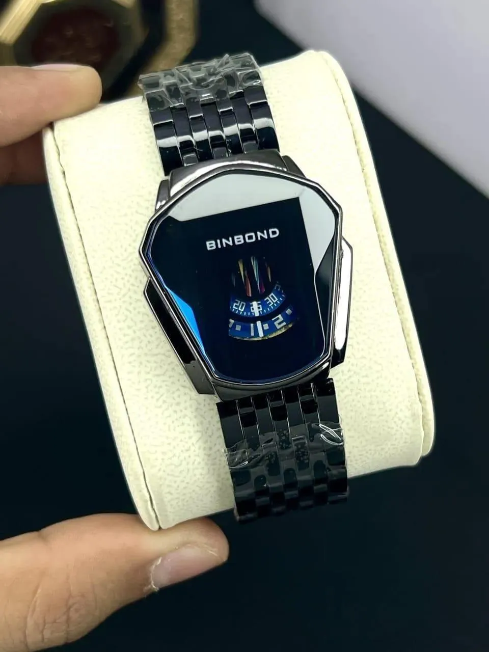 Stylish Men's Quartz Watch with Chain Strap - Image 5